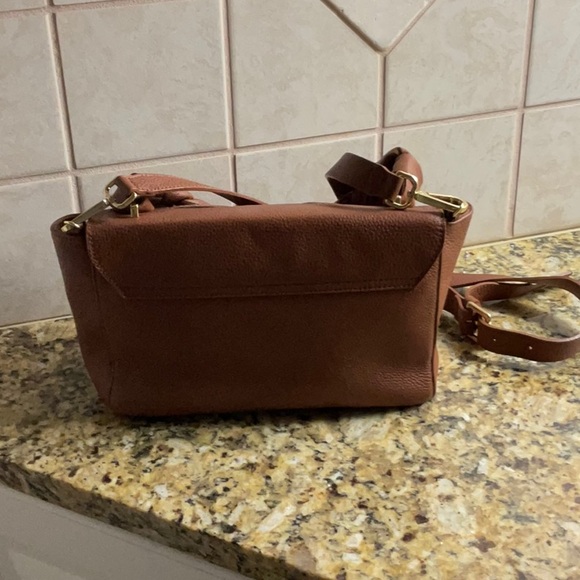 Elegant Brown Woven Crossbody Bag - Picture 2 of 11